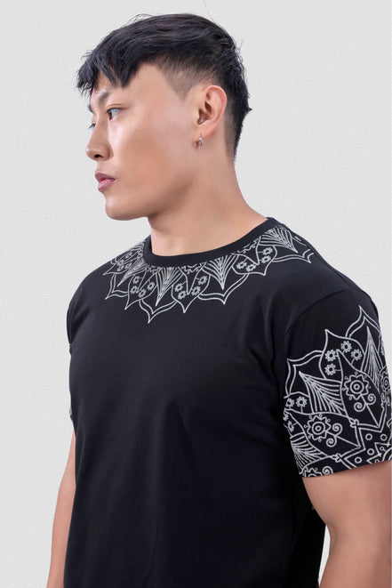 Auraa Simple Things - Velvet Puff Print Regular Fit Graphic T-Shirt (Black)